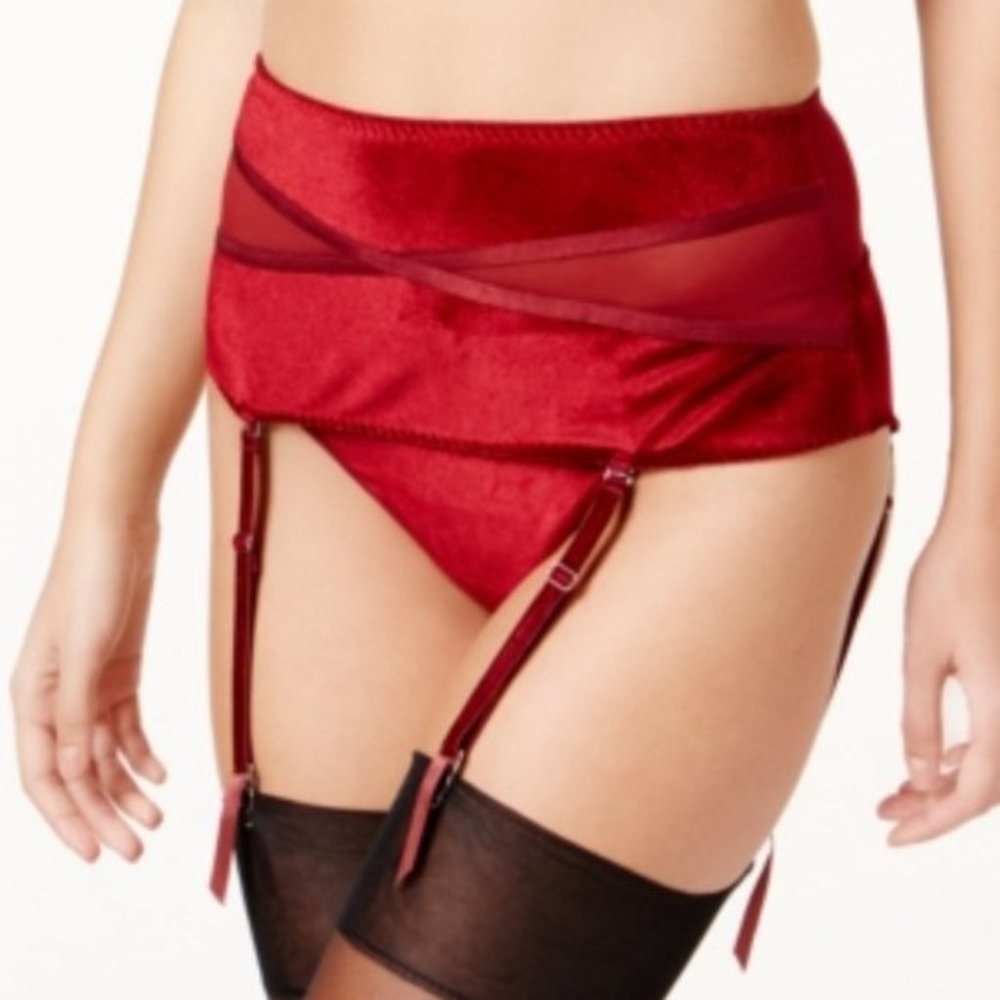 Maidenform Velvet Black Lace Garter